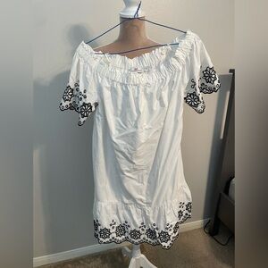 Vineyard Vines White Dress with Black Embroidery